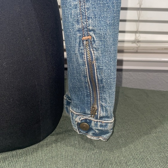 Express Jean Jacket - Picture 4 of 8